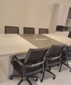 طاولات الاجتماعات