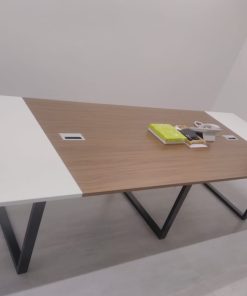 طاولات الاجتماعات