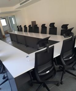 طاولات الاجتماعات